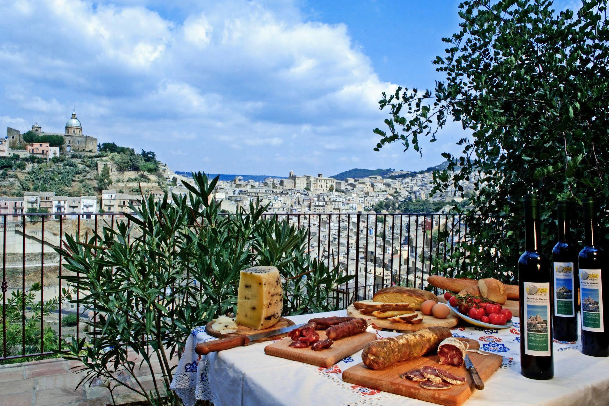 La Casa Sulla Collina D'Oro Bed and Breakfast Piazza Armerina Exteriör bild